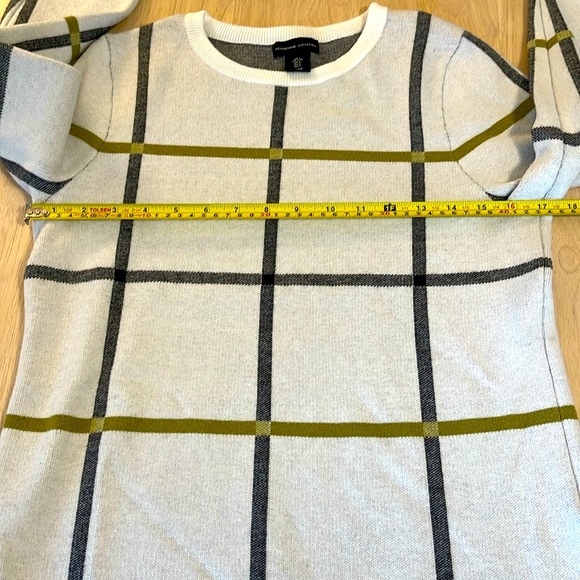 Sweater in Cream and Gray - Picture 3 of 6